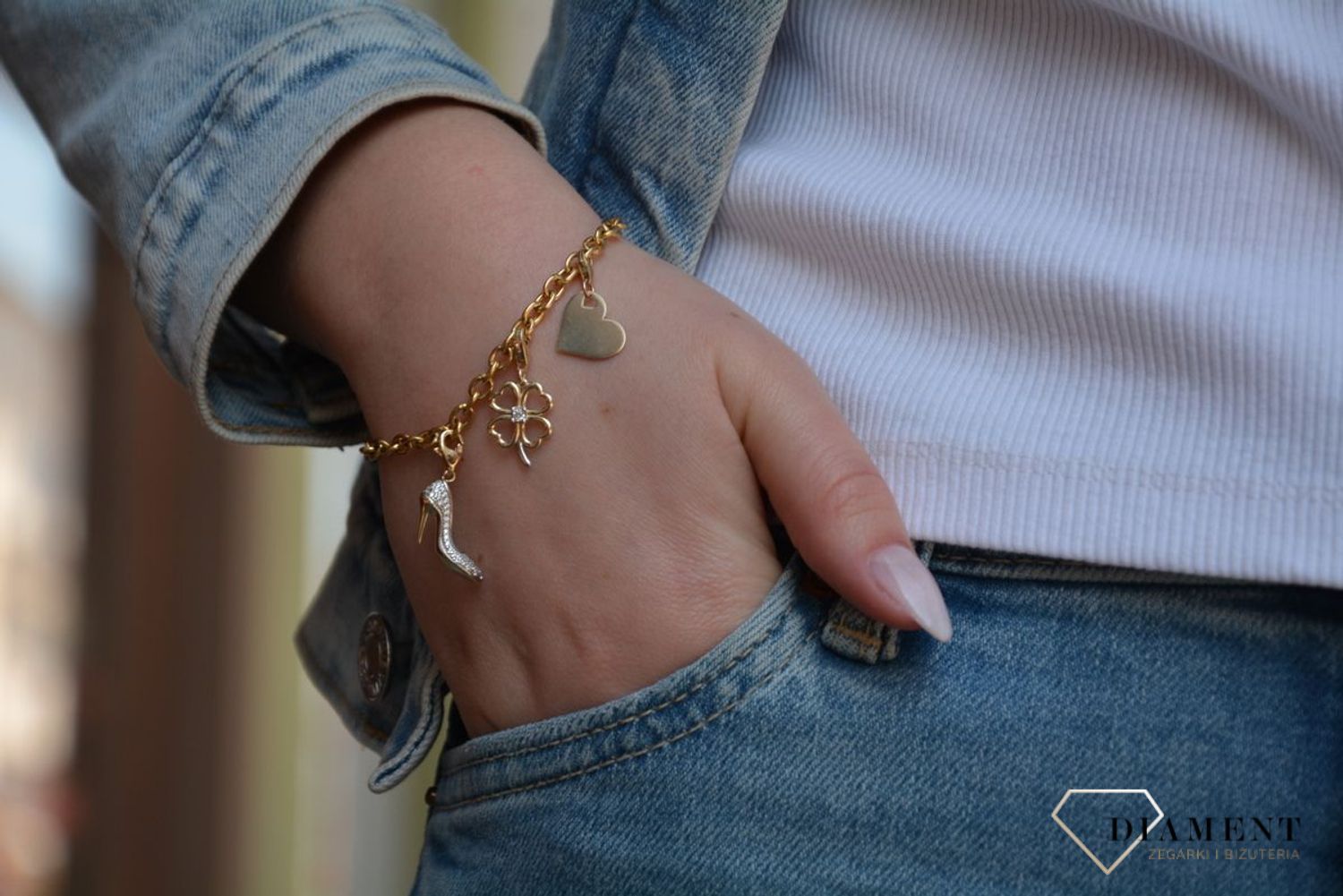 Złota zawieszka charms w kształcie czterolistnej koniczynki to doskonały prezent! Darmowa dostawa i ozdobne pudełko gratis! www.zegarki-diament.pl.jpg